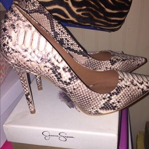 Great condition. Worn once. No scuffs, marks